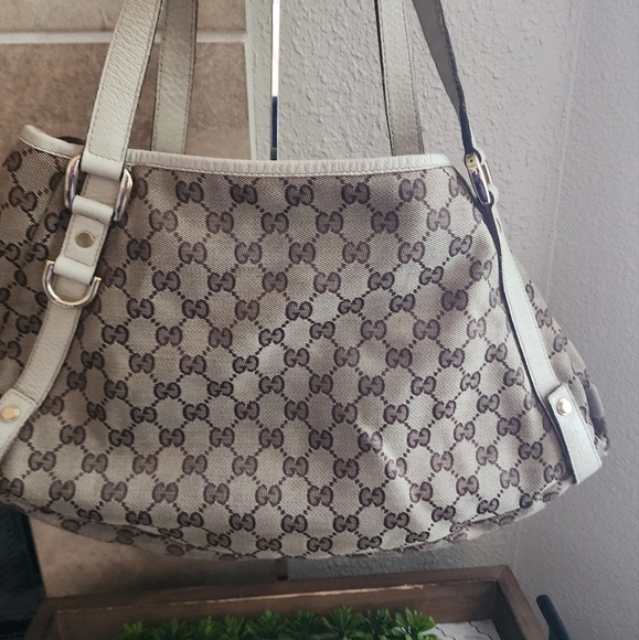 Gucci GG Canvas Medium Abbey Shoulder Bag - Picture 6 of 15